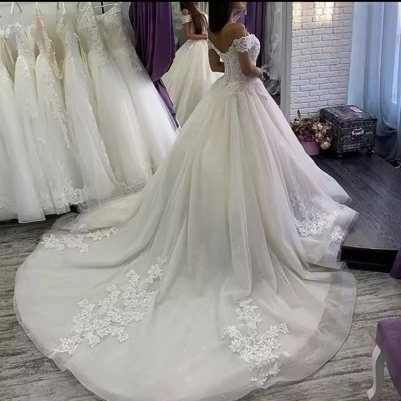 Robe de mariée Maria🤍– Élégante en tulle et organza, décolleté V, manches courtes, traîne chapelle